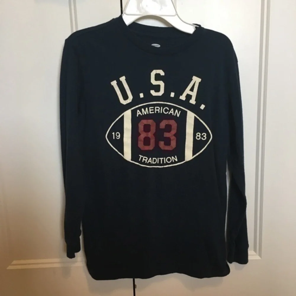 Old Navy boys size 10/12 large navy USA football T-shirt. NWOT